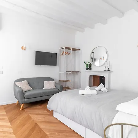 - Alzaia Naviglio Grande Apartament