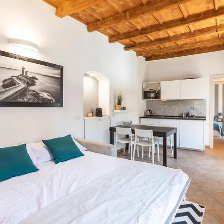 - Alzaia Naviglio Grande Apartament