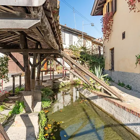 - Alzaia Naviglio Grande Mediolan