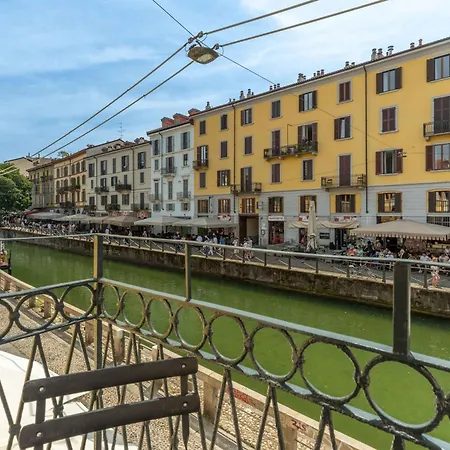 - Alzaia Naviglio Grande * Mediolan
