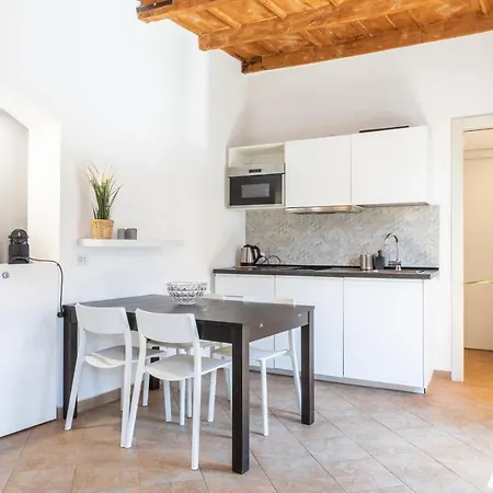- Alzaia Naviglio Grande Appartement Milan