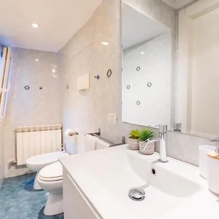 - Alzaia Naviglio Grande Appartement *
