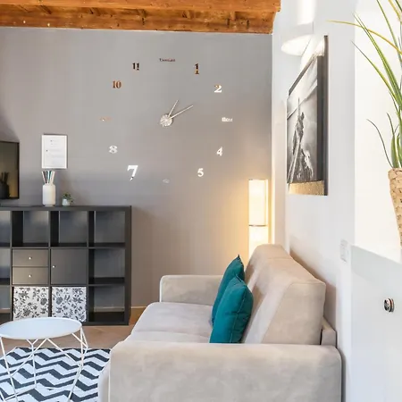 - Alzaia Naviglio Grande *