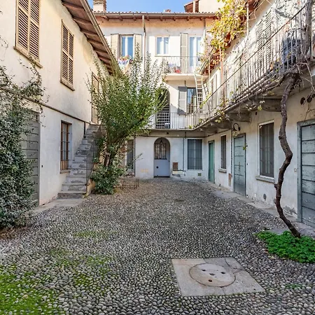 - Alzaia Naviglio Grande Milano