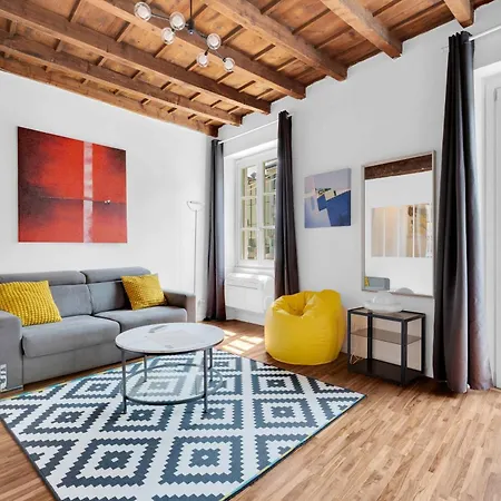 - Alzaia Naviglio Grande Appartement Milan