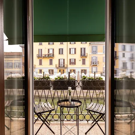 - Alzaia Naviglio Grande Daire Milano
