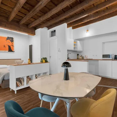 Apartmán - Alzaia Naviglio Grande *