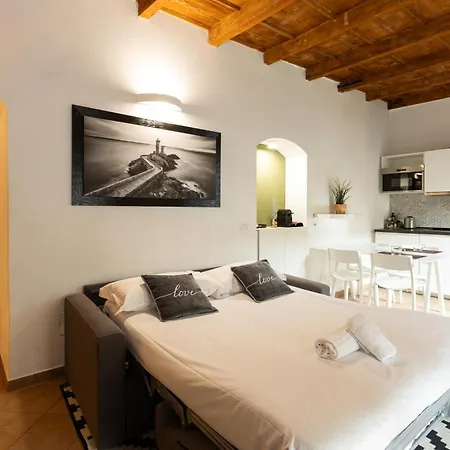 - Alzaia Naviglio Grande Apartmán